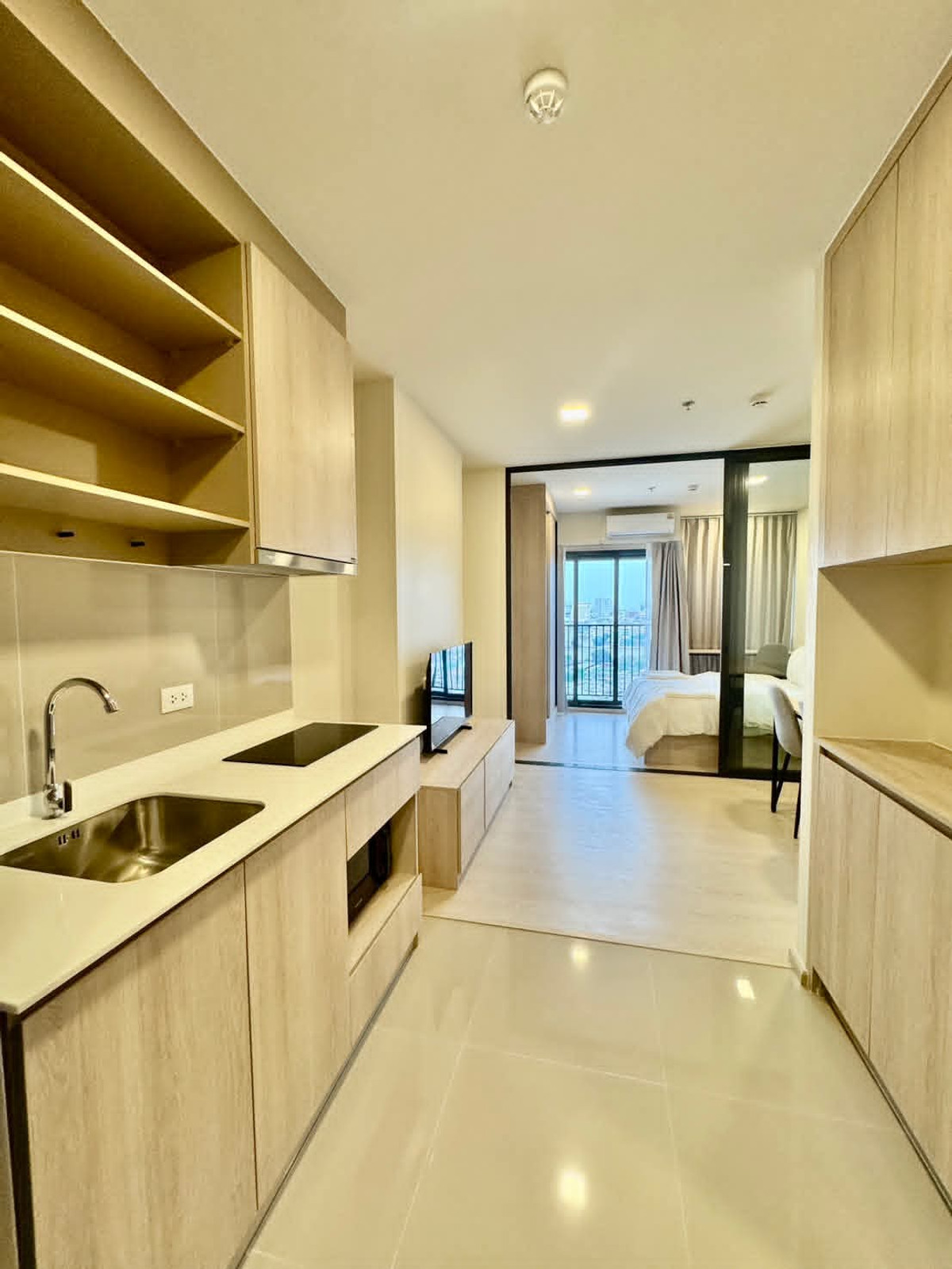 ให้เช่า 𝐅𝐥𝐨 𝐛𝐲 𝐬𝐚𝐧𝐬𝐢𝐫𝐢 ห้องวิวเมืองชั้น 18 เฟอร์นิเจอร์ครบพร้อมอยู่ RW007514 – รูปที่ 4