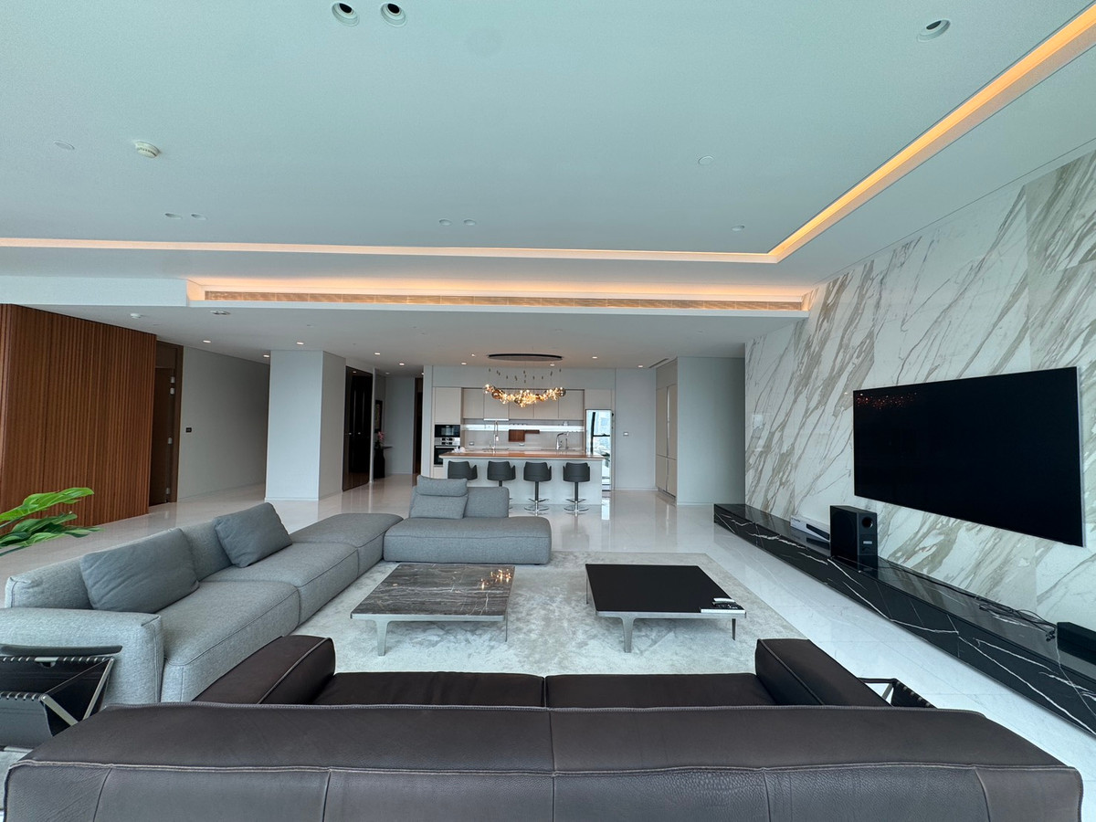 ✨For sale/rent a luxury condo at The Residences at Sindhorn Kempinski, 4 bedrooms, large space, beautifully decorated, fully furnished, large balcony, very beautiful view, near BTS Ratchadamri.