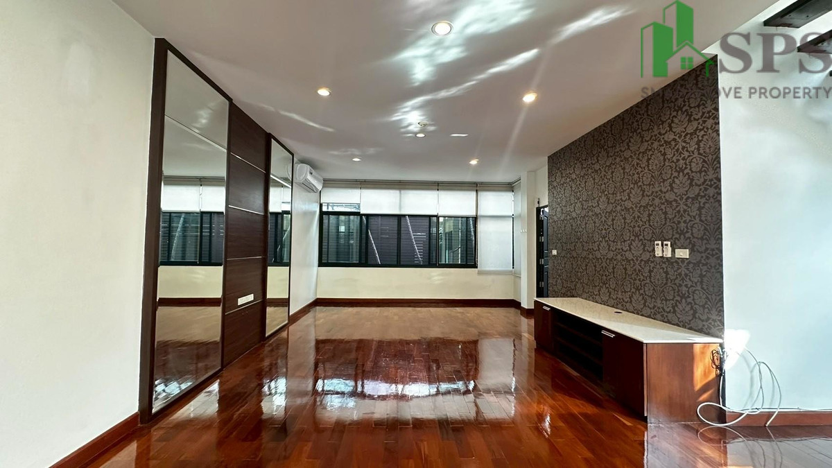 Detached House in Prime Sukhumvit – Phrom Phong pet friendly (SPSEVE1676) Detached House in Prime Sukhumvit – Phrom Phong pet friendly (SPSEVE1676)