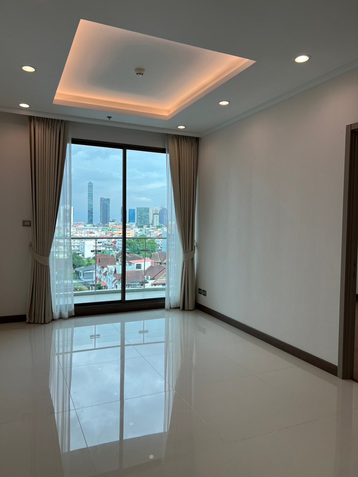 ขาย ห้องเปล่า วิวโล่ง ระเบียงกว้าง 