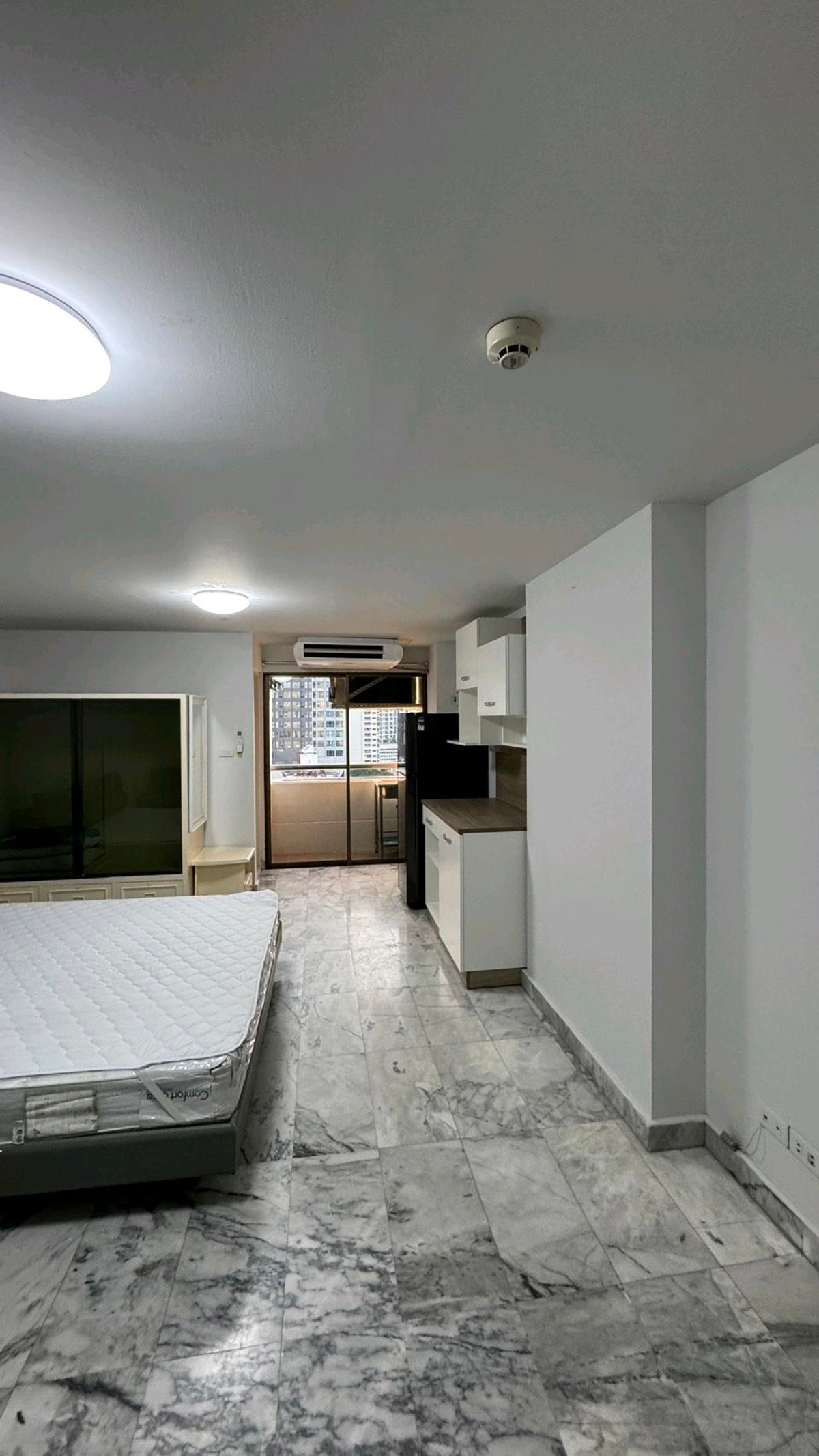 Studio room for rent, 30 sq m, cold room, convenient travel, near BTS Ratchathewi. – รูปที่ 2