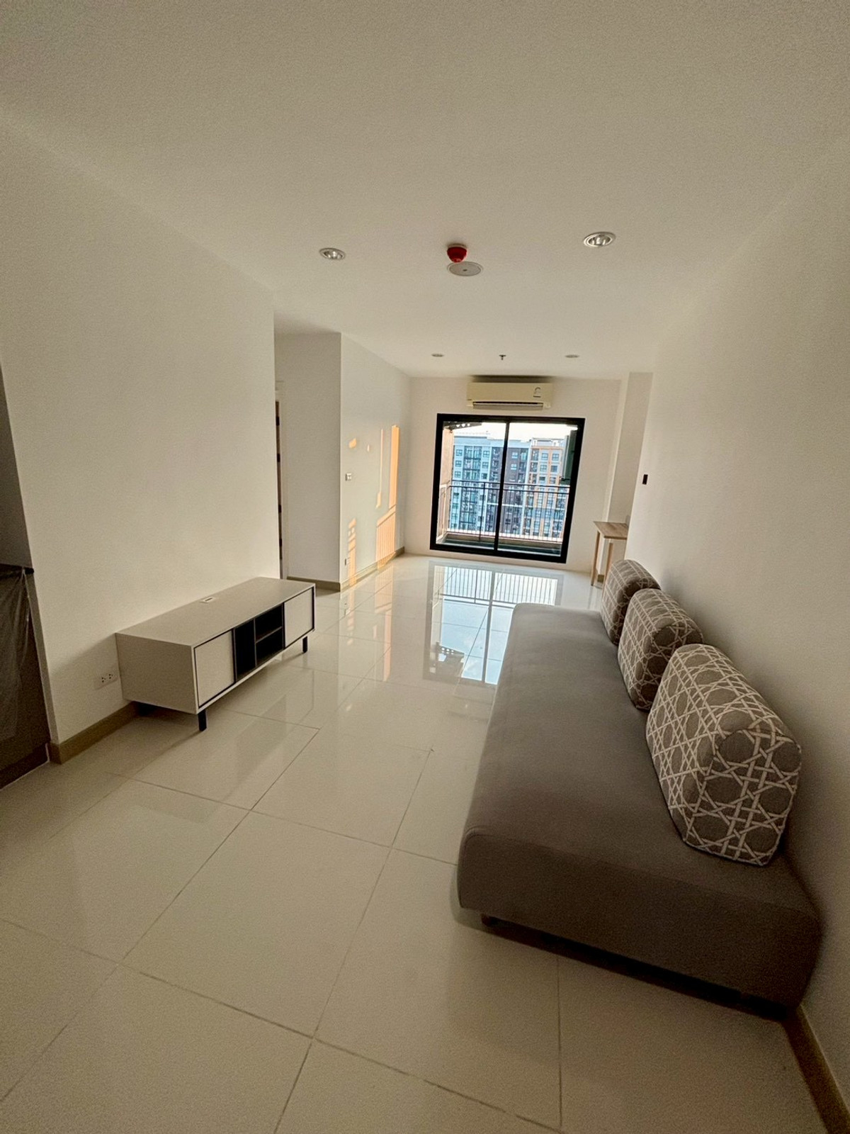 Condo for rent Thana Astoria, fully furnished, ready to move in, brand new. Condo for rent Thana Astoria, fully furnished, ready to move in, brand new.