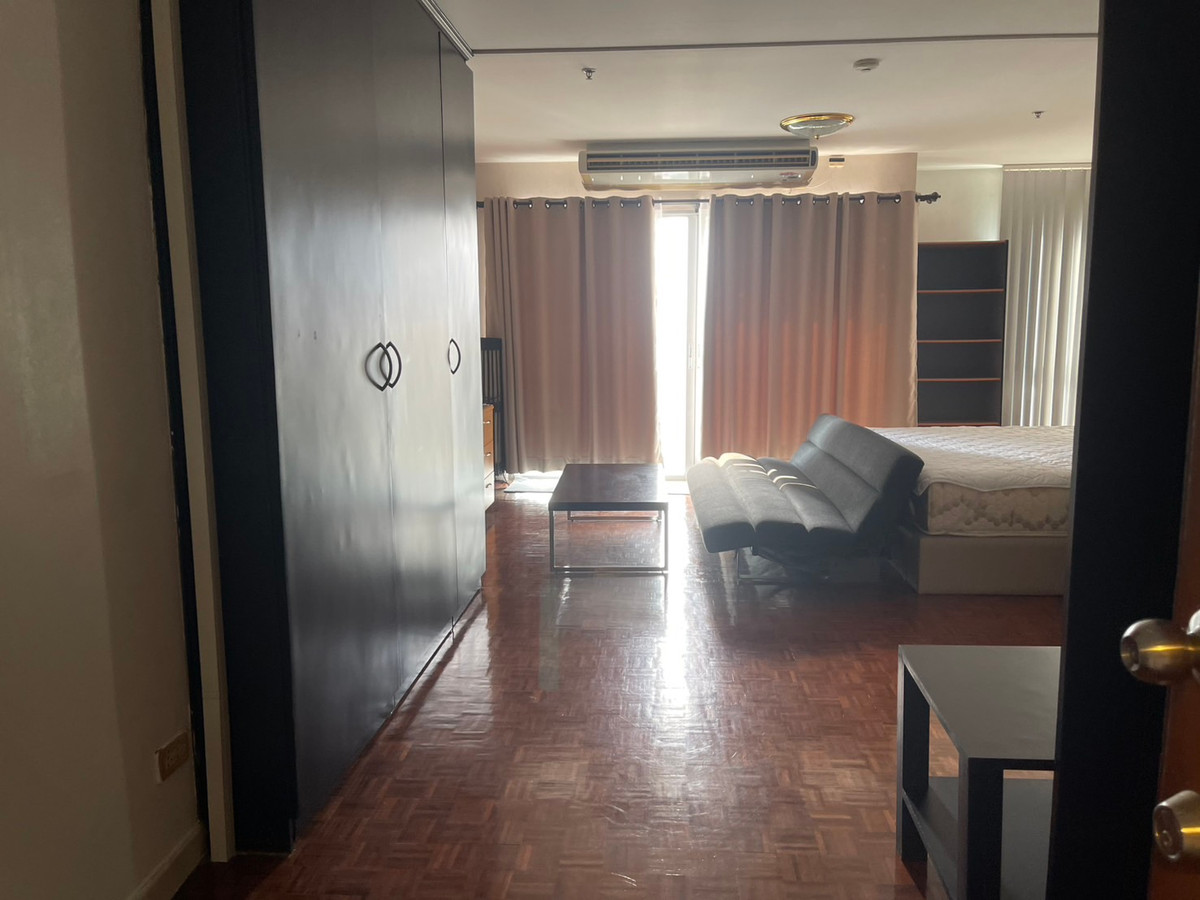 Silom Suite Room for Rent (Sathorn 12)