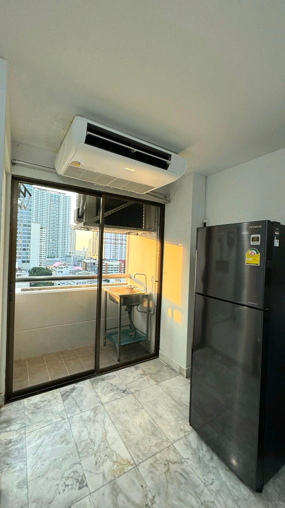 Studio room for rent, 30 sq m, cold room, convenient travel, near BTS Ratchathewi. – รูปที่ 4