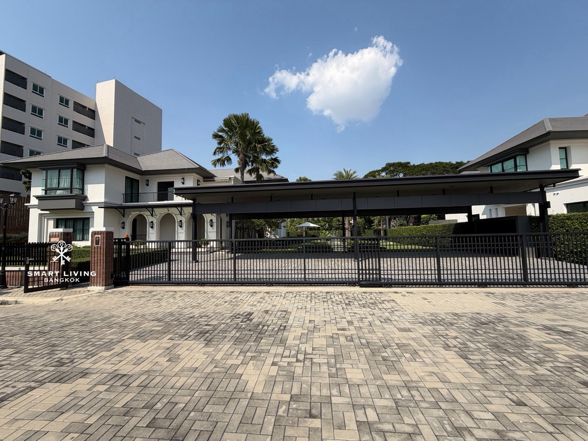 Luxury House with Private Lift and Swimming Pool at Nichada OnyxA spacious detached house designed in elegant Art Deco style built with premium imported materials.