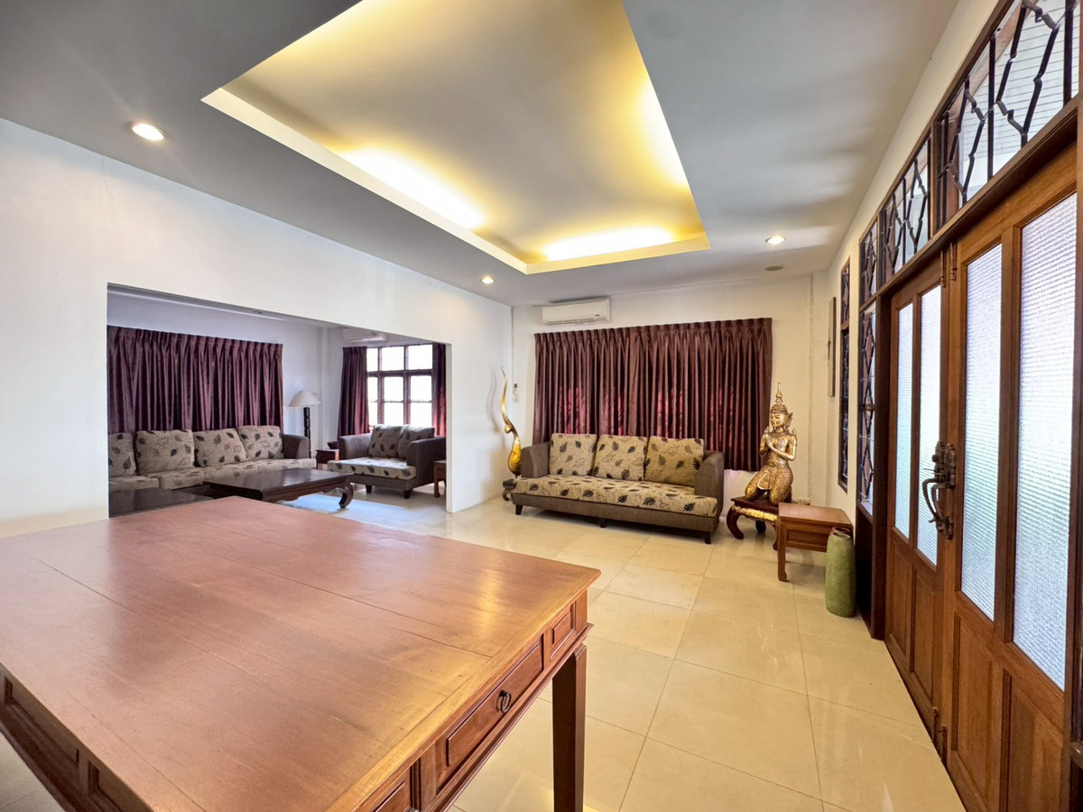 Single house for rent, Soi Sukhumvit 72, convenient travel, near BTS Bearing (N.1986) Single house for rent, Soi Sukhumvit 72, convenient travel, near BTS Bearing (N.1986)