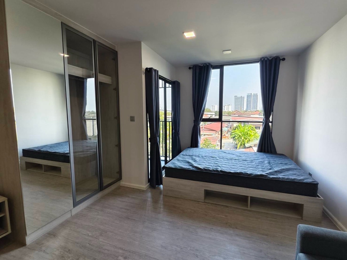 New room, never passed by a tenant, Condo for rent Atmoz Tropicana Bangna (Atmoz Tropicana Bangna) Room size: 23 sq m Floor: 4 Building/Building: C Price: 8,500 baht Nearby places: Yellow Line MRT.