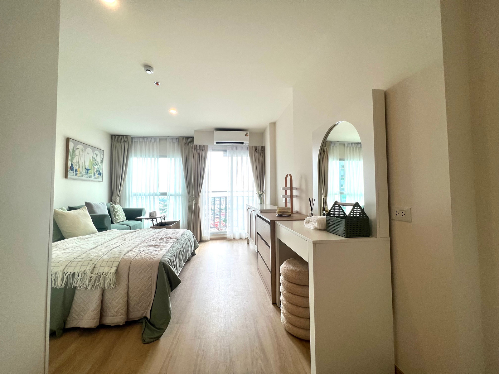 Condo Lumpini Ville Charan - Fai Chai, fully furnished, ready to move in, near Siriraj, near MRT Charan 13, complete central garden, 1 bedroom, 29 sq m., convenient travel to Siriraj Hospital, Central Pinklao, Thammasat University (Tha Phrachan), Phetkase Condo Lumpini Ville Charan - Fai Chai, fully furnished, ready to move in, near Siriraj, near MRT Charan 13, complete central garden, 1 bedroom, 29 sq m., convenient travel to Siriraj Hospital, Central Pinklao, Thammasat University (Tha Phrachan), Phetkase