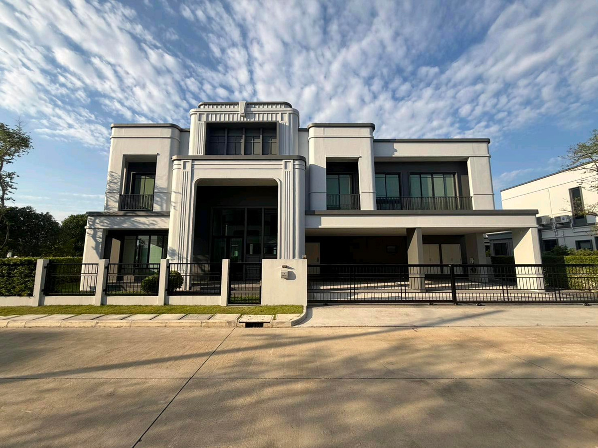 Luxurious house, corner plot, next to the garden, Setthasiri Wongwaen-Chatuchot, largest type, 499 sq m. New, never lived in, 26.9 million baht. Contact Luk Jeab 065-536-5165 #Setthasiri #LuxuryHouse #House next to the garden #LivingInsider