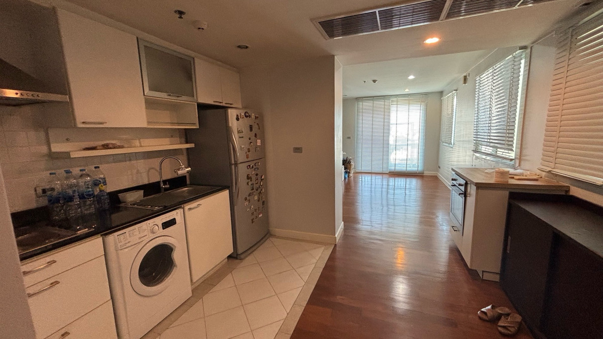 Condo for sale Baan Siri Silom, near BTS Surasak, near Bangkok Christian School. Condo for sale Baan Siri Silom, near BTS Surasak, near Bangkok Christian School.