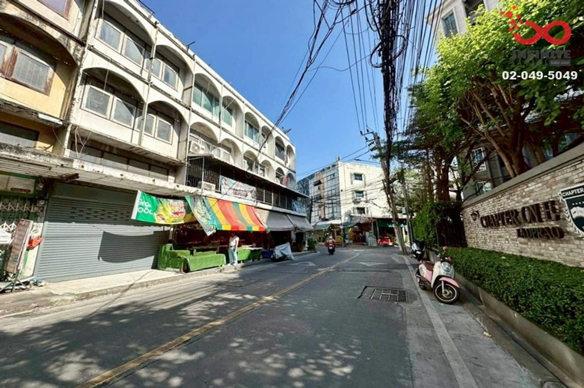 Commercial building for sale, 3.5 floors, 16 sq m, Lat Phrao 1, Chatuchak, near BTS–MRT Lat Phrao Station. Commercial building for sale, 3.5 floors, 16 sq m, Lat Phrao 1, Chatuchak, near BTS–MRT Lat Phrao Station.