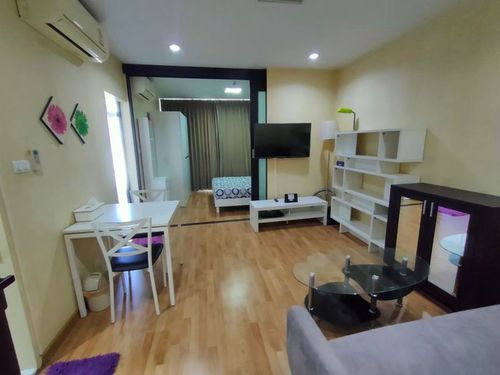 Condo for rent in Sriracha, Ladda Condo View, near Robinson and Central shopping malls.