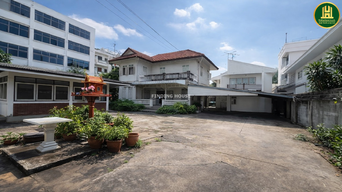 ขายบ้านเก่า 100 ปี ซอยสามเสน 26 ตรงข้ามโรงเรียนราชินีบน ที่ดิน 200 ตร.ว. ใจกลางเมือง