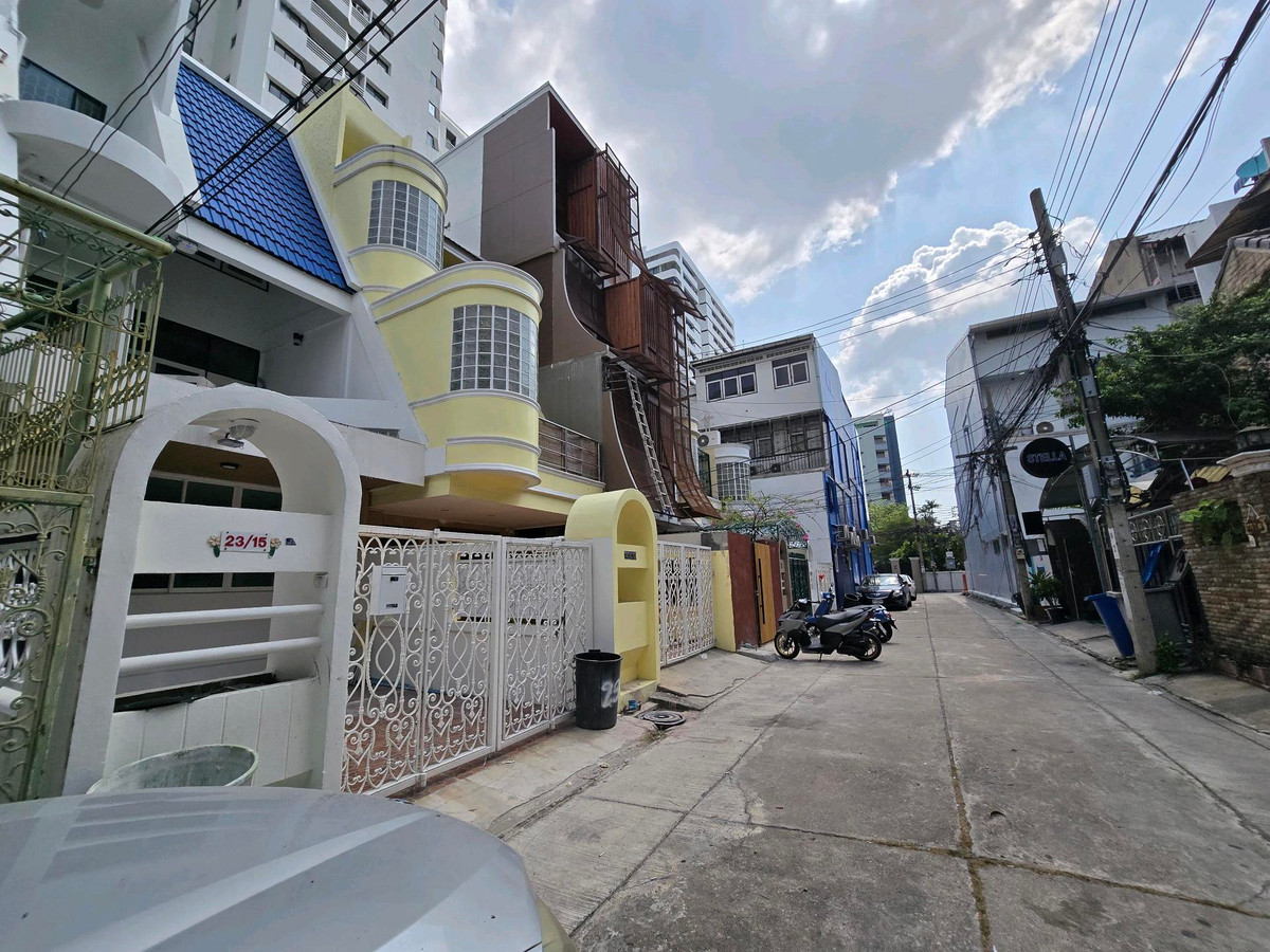 Townhome for rent, 3 floors, Sukhumvit Soi 10, 3 bedrooms, 2 bathrooms, parking for 2 cars, rent 75,000 baht/month sale 29.9 million baht – รูปที่ 3