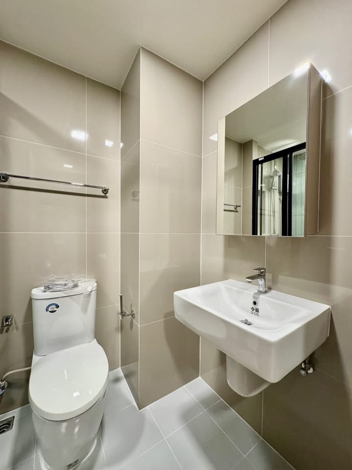 FLO by Sansiri ห้อง Loft เพดานสูง สไตล์โมเดิร์น 1นอน ใกล้ BTS |  ห้องใหม่ ราคาเพียง 23,000 ต่อเดือน – รูปที่ 4