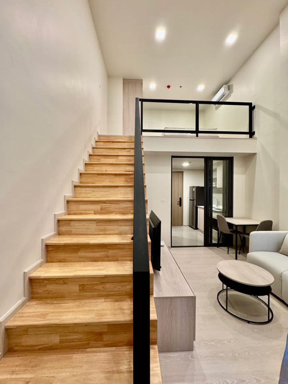 FLO by Sansiri ห้อง Loft เพดานสูง สไตล์โมเดิร์น 1นอน ใกล้ BTS |  ห้องใหม่ ราคาเพียง 23,000 ต่อเดือน