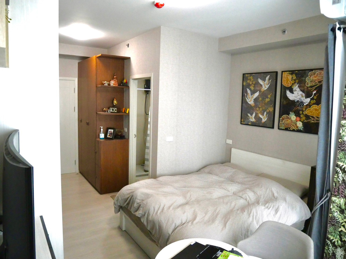 For sale/rent, condo with Chao Phraya River view, studio room 23 sq m., convenient travel, near the Blue Line, Bang Pho Station, ready to move in, 1.9 million baht, rent 8500 /month.