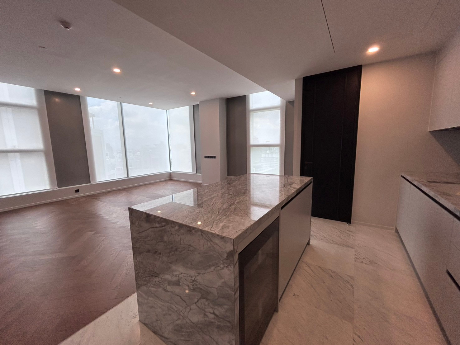 [FOR RENT] The Residences 38 | Ultra-Luxury 3BR Unfurnished – High Floor with Stunning City View – รูปที่ 4