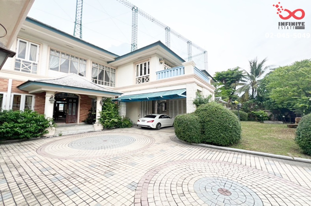 Single house for sale, 334 sq m., Grand Park Yothin Phatthana, Pradit Manutham. With private pool Single house for sale, 334 sq m., Grand Park Yothin Phatthana, Pradit Manutham. With private pool