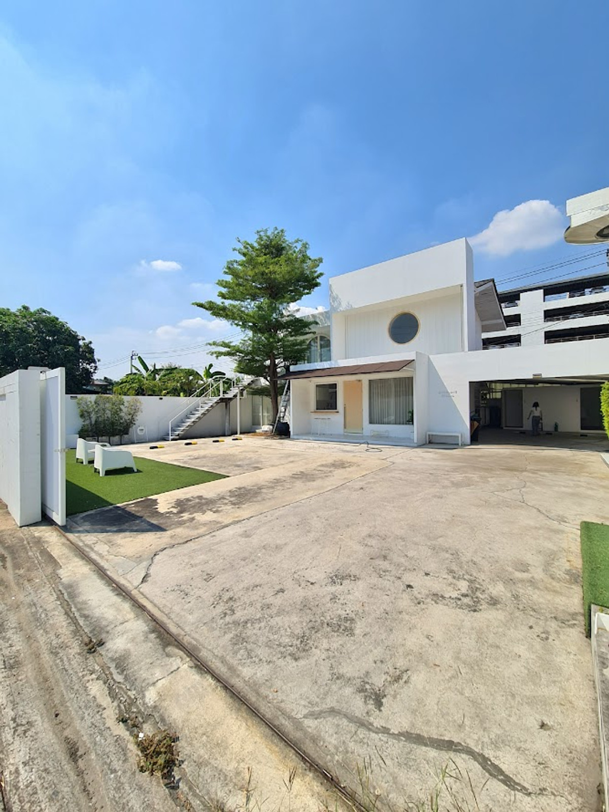 Single house for sale in Bangna-Trad, area 110 sq m., near Central Bangna, near the BTS. Single house for sale in Bangna-Trad, area 110 sq m., near Central Bangna, near the BTS.
