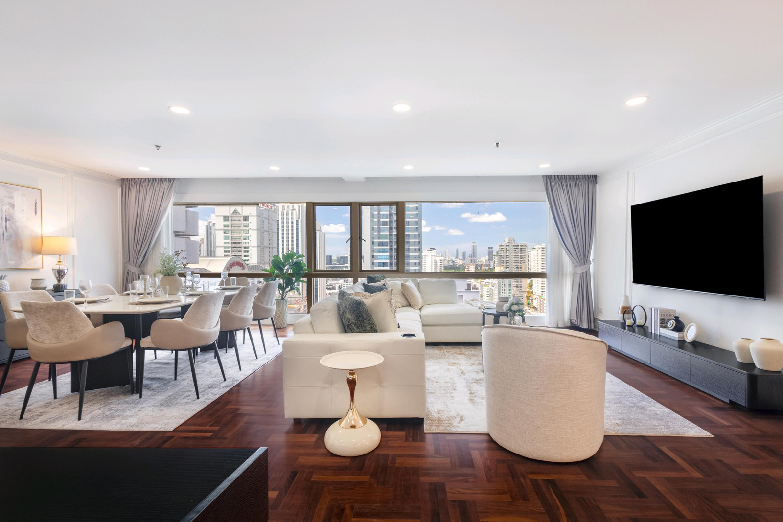 sukhumvit suite 3 bedroom duplex 200sqm for rent only 80,000 please contact 0816878954