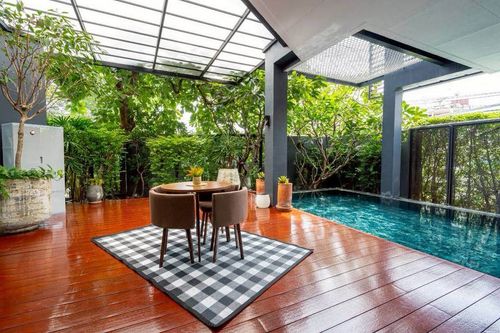 Urgent sale, luxury 4 bedroom villa with swimming pool at Sukhumvit 71.