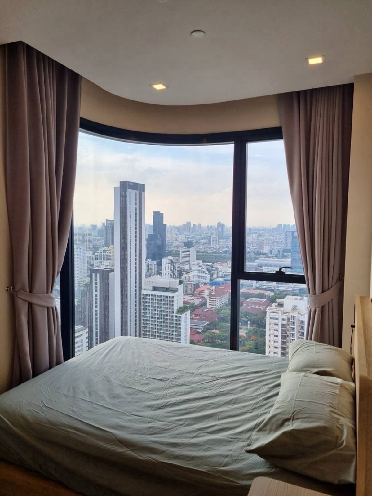 Ashton Asoke. for rent contact 0632717888 (+66632717888)