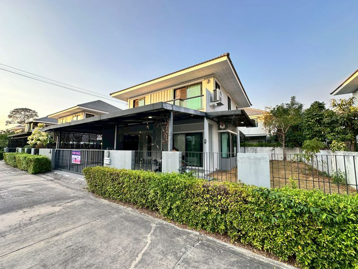 Single house for sale in Sriracha, Maneerin Privacy, Nong Kham. Large house, ideal for families.