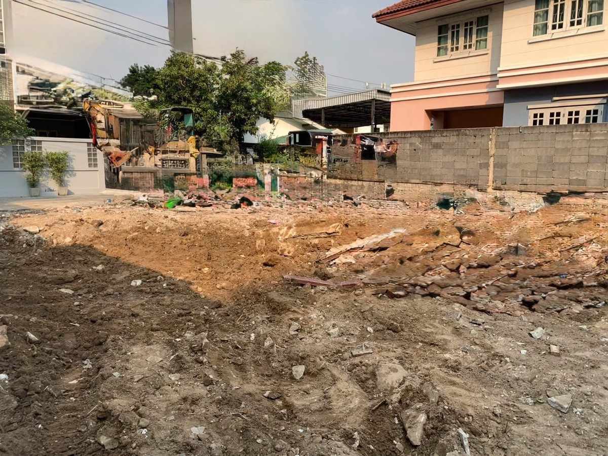 Land for Sale Huai Khwang 56 sq.w Near Huai Khwang District Office Suitable for Residential Development