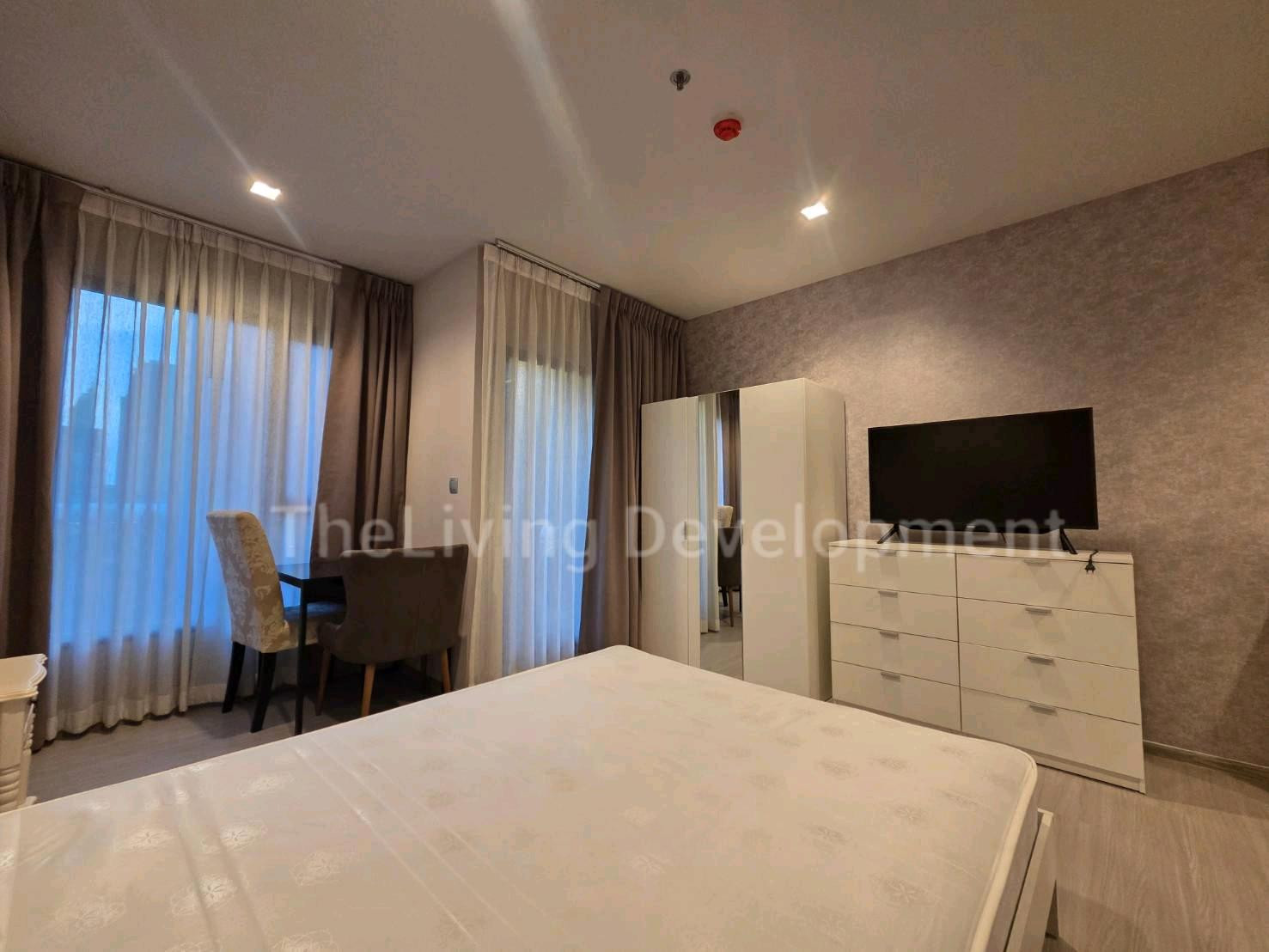 Agent under the building posted for sale/rent🏙Life Asoke-Rama 9🏙       Area 32 sq m.💸 19,000 baht/month  1 bedroom, 1 bathroom 🚝Near MRT Rama 9 Minimum contract 1 year(welcome co-agent)☎️ Contact 0991215250 Jeab AgentLine ID :jaiyb45