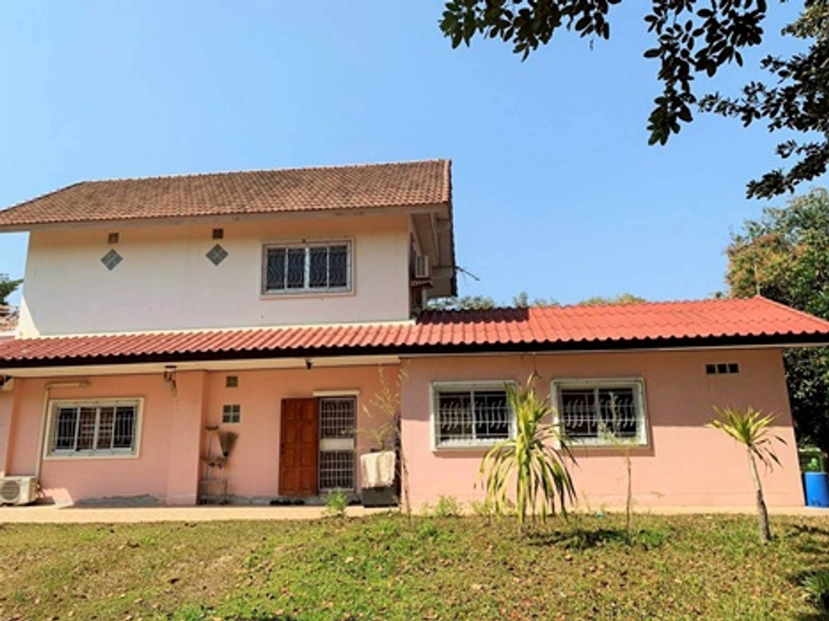 House with large land 1 rai 3 ngan 97.9 square wah (total 797.9 square wah) in Cho Ho Subdistrict, Mueang Nakhon Ratchasima, price 15,000,000 baht.