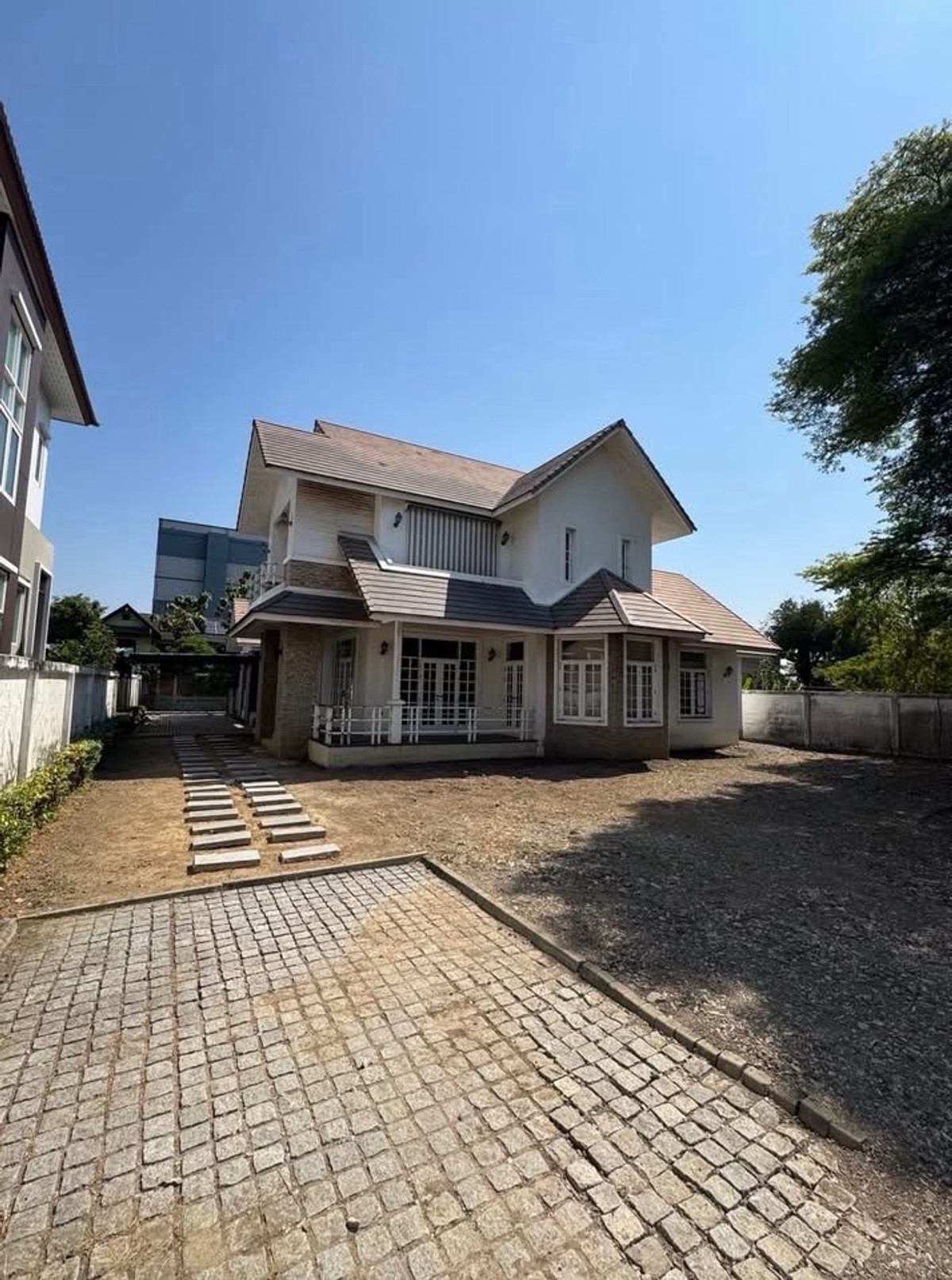 ขาย / ให้เช่า บ้านเดี่ยว ติวานนท์ ที่ดิน 216 ตร.ว ใกล้ MRT ติวานนท์ 500 เมตร พื้นที่ใช้สอย 534 ตร.ม เหมาะอยู่อาศัยหรือทำธุรกิจ