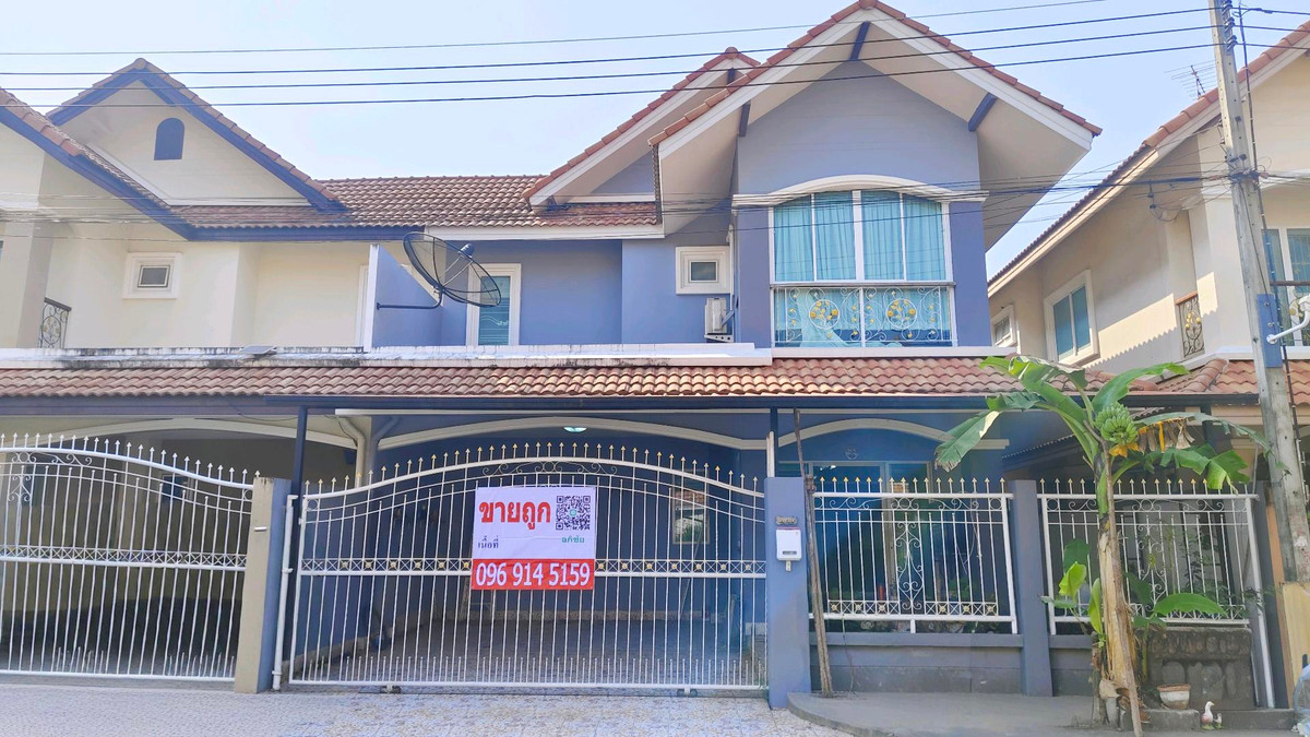 Semi-detached house for sale, detached house, AC4 House Village, price only 2.78 million baht. Semi-detached house for sale, detached house, AC4 House Village, price only 2.78 million baht.