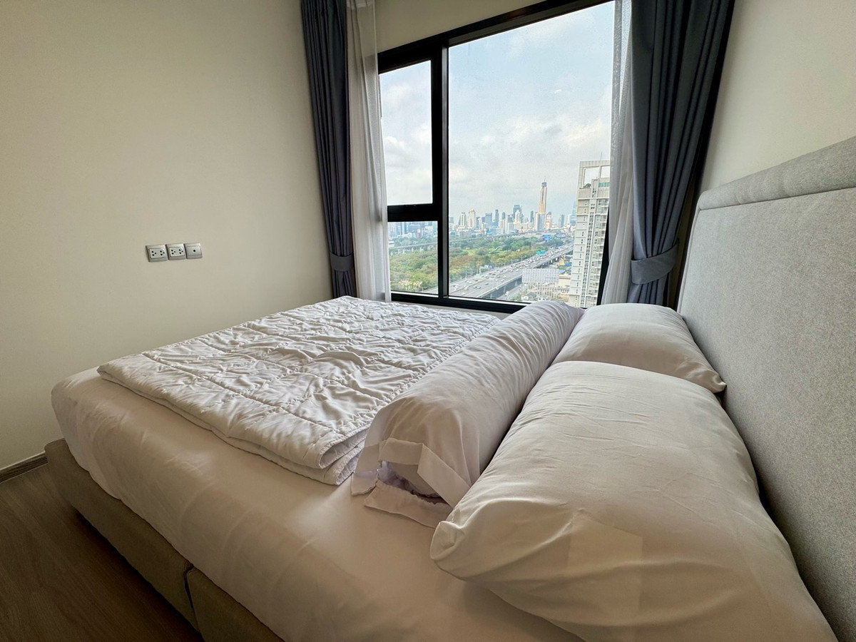 🔥For Rent Now🔥 Life Asoke Hype. Spacious room, beautiful view, fully furnished, ready to move in. Next to BTS Skytrain, convenient transportation.