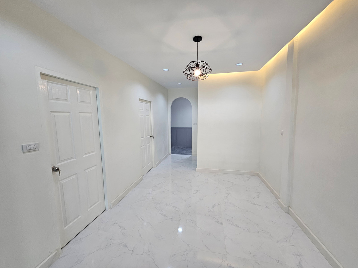🏡 ขายหมู่บ้านเรือนสุข 2  บ้านสวย รีโนเวทใหม่ 1.049 ล้าน – พร้อมเข้าอยู่! – รูปที่ 4