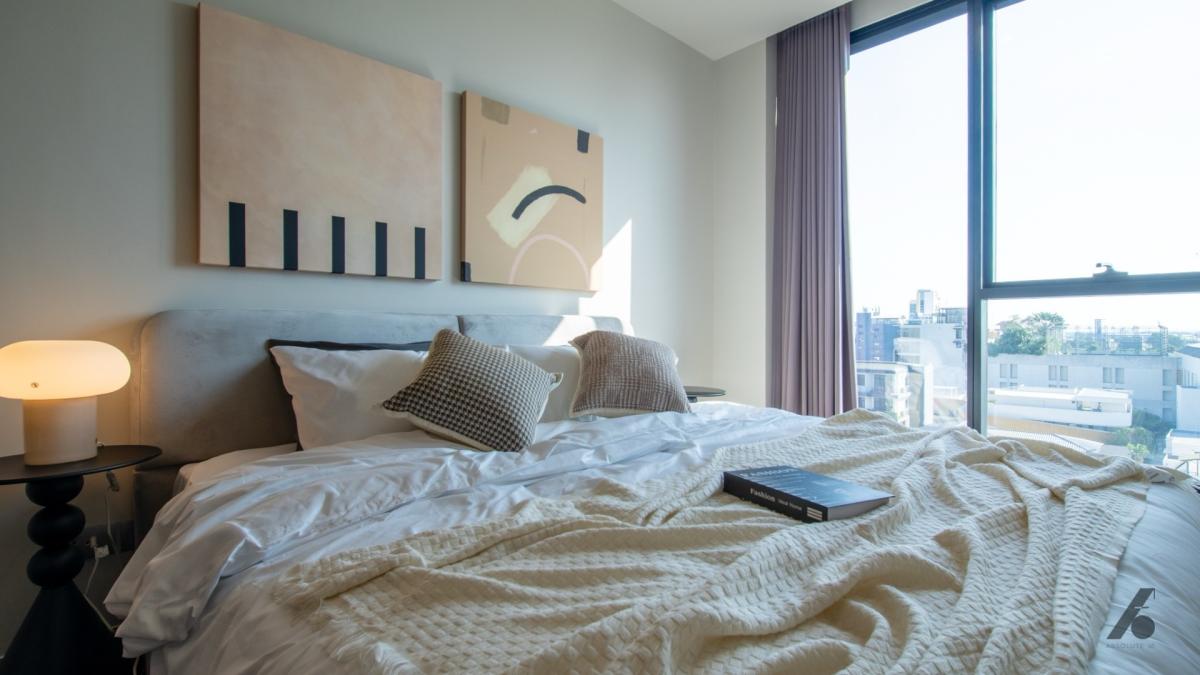 🔥For Rent Now🔥 Ideo Q Sukhumvit 36. Spacious room, beautifully decorated in minimalist style. Fully furnished and ready to move in. Convenient location.