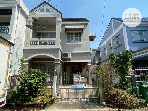 2-story semi-detached house for sale, Kittiya-Thanasuk Village, Phetkasem 81, front of the house facing east.