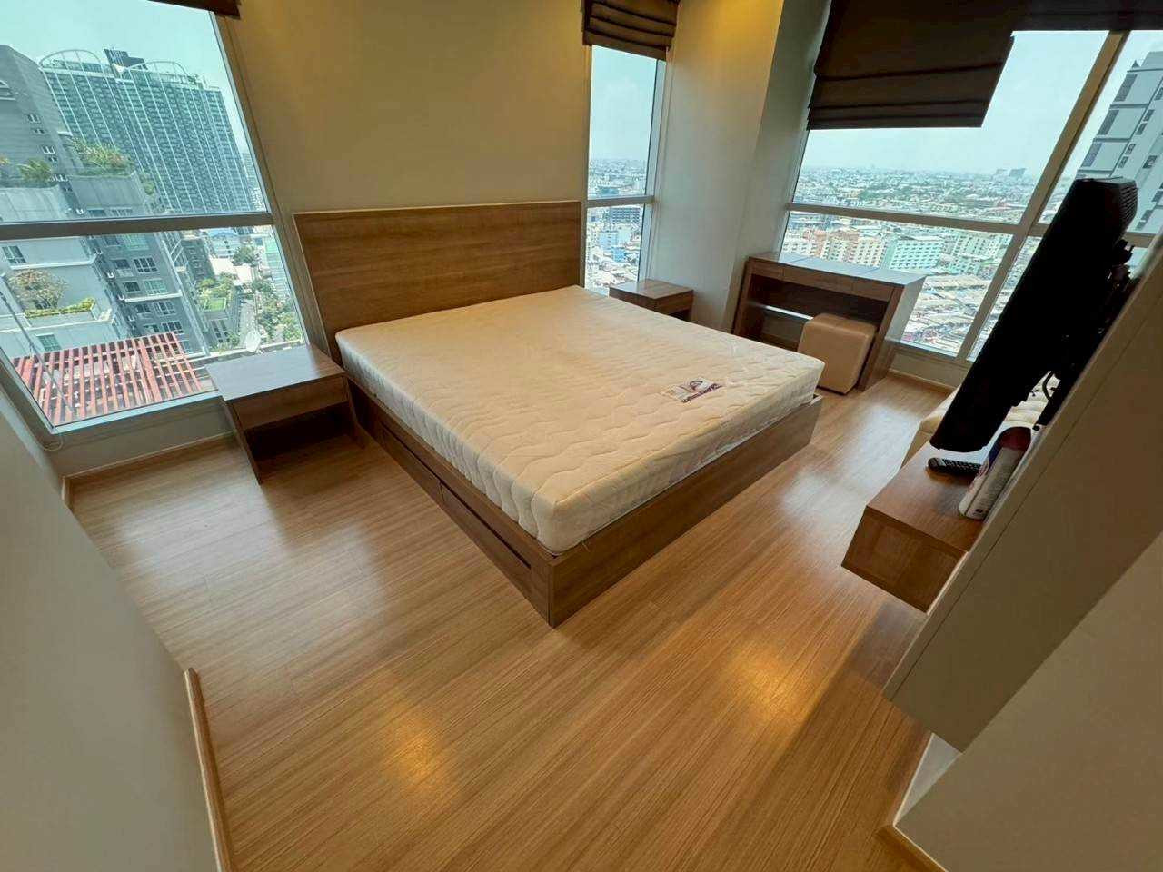 ขาย ด่วน 2ห้องนอน 2ห้องน้ำ Rhythm Ratchada Huaikwang (ราคาดีที่สุด)