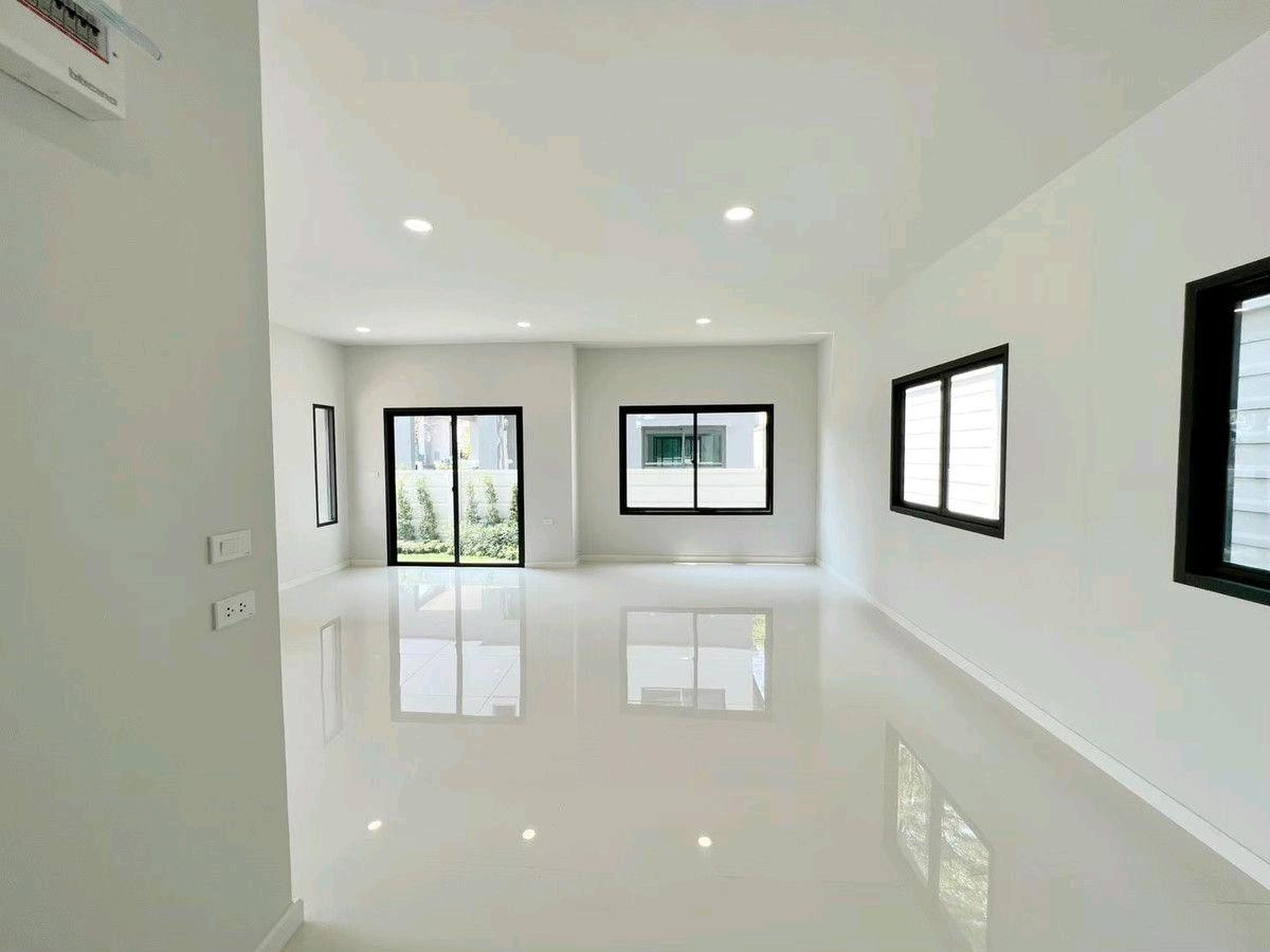 The last detached house ready to move in before closing the first phase.