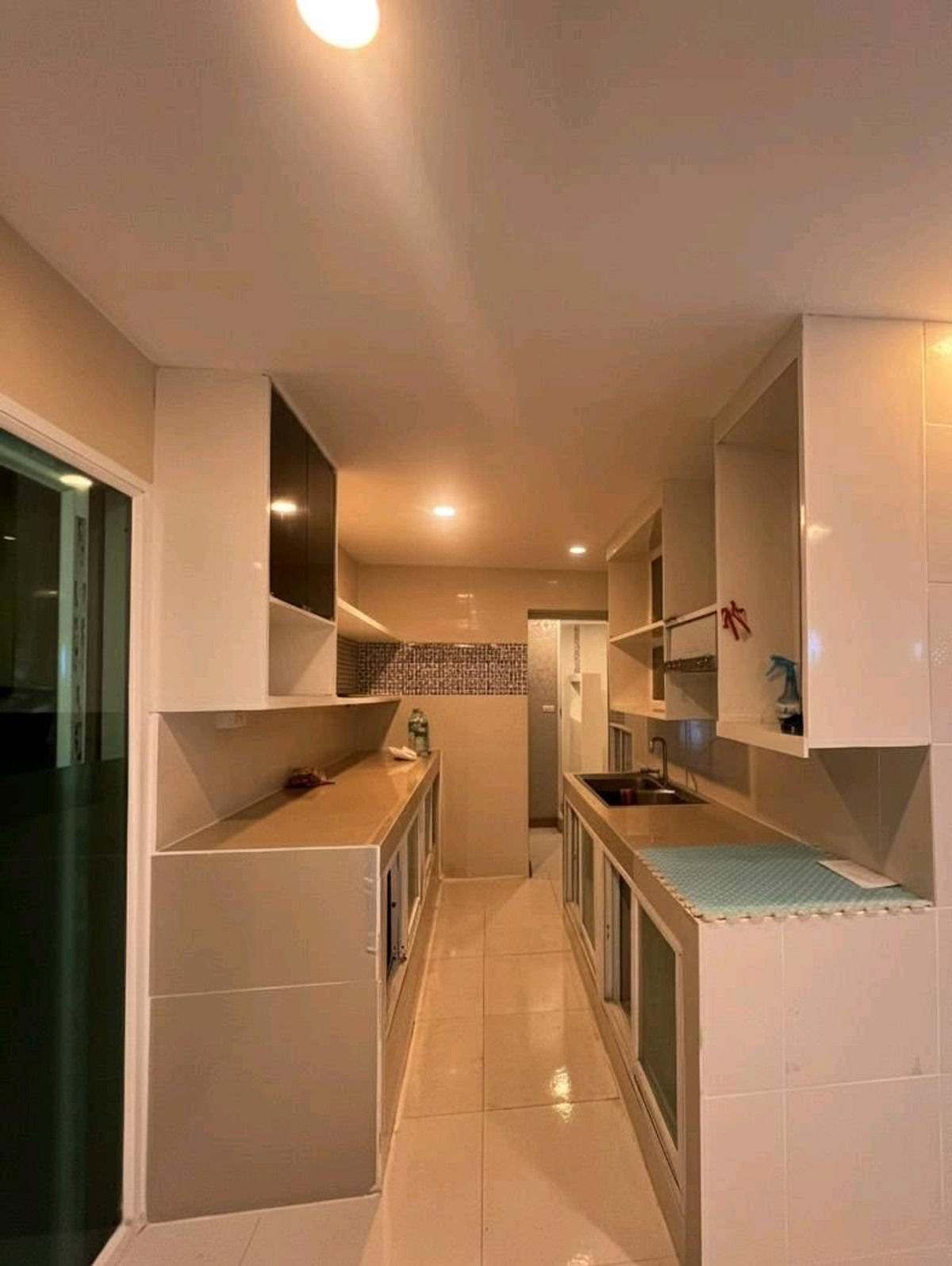 Urgent sale The lake condo, Bond Street Road. Near Muang Thong Thani