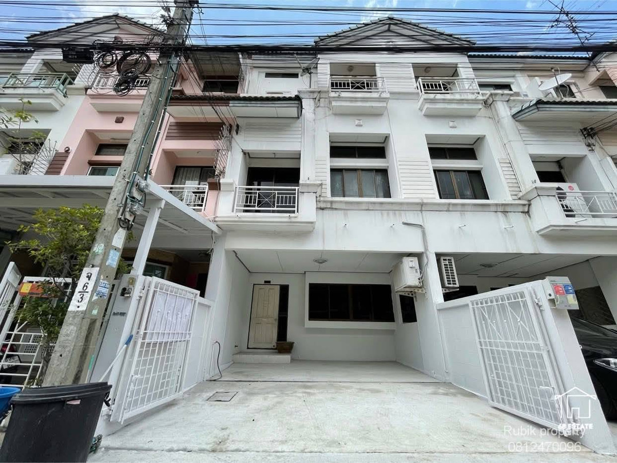 🏡 Baan Klangmueng 1 – Baan Klangmueng Ratchada-Mengjai 1 RB1675 Townhome, good location in the heart of the city, convenient travel, near Ratchada-Mengjai. Ready to move in!