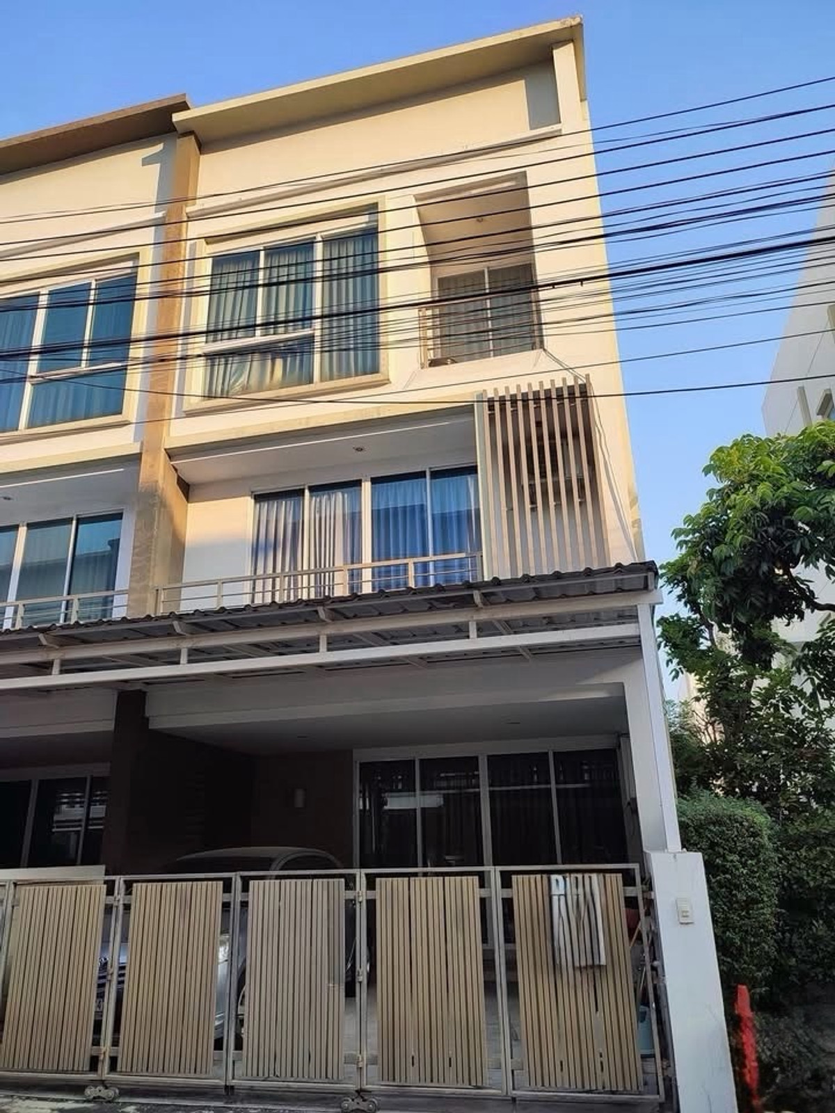 Townhome for Sale near MRT Lat Phrao 200 m at Lumpini Town Residence Ladprao 21 Suitable for Residence or Office