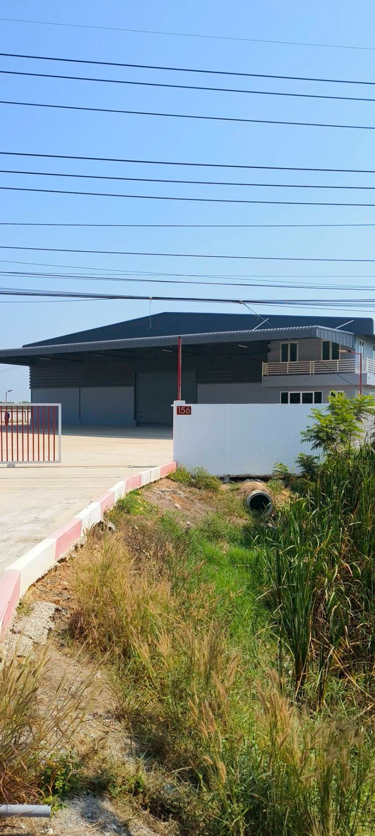 Warehouse for rent with office, area 7 rai, 3 phase electricity, good location, convenient travel, Bang Pla Ma, Suphan Buri. Warehouse for rent with office, area 7 rai, 3 phase electricity, good location, convenient travel, Bang Pla Ma, Suphan Buri.