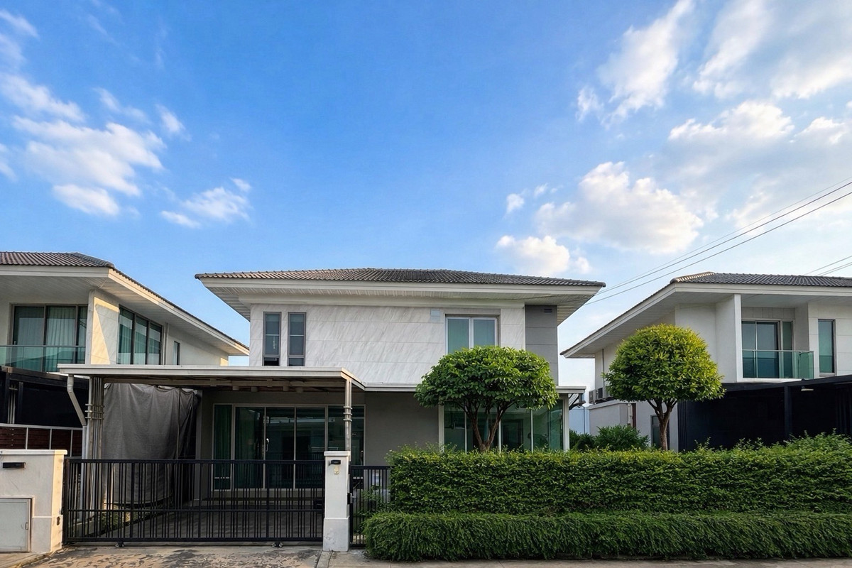 Single House on Main Road at Perfect Place Rama 9 – Krungthep Kreetha, Ideal for Living and Long-Term Investment
