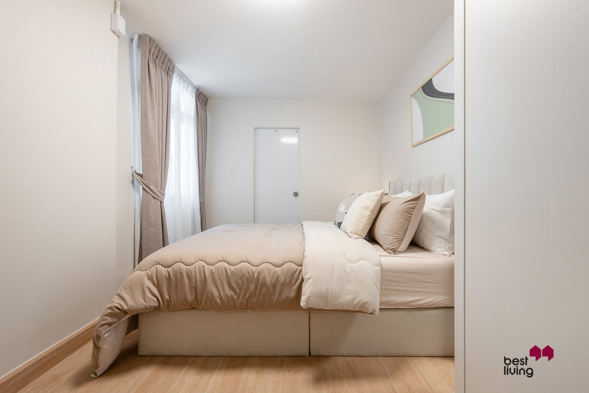 Rare Item: Private condo, 9 units on the whole floor, 2 car parking spaces. Rare Item: Private condo, 9 units on the whole floor, 2 car parking spaces.