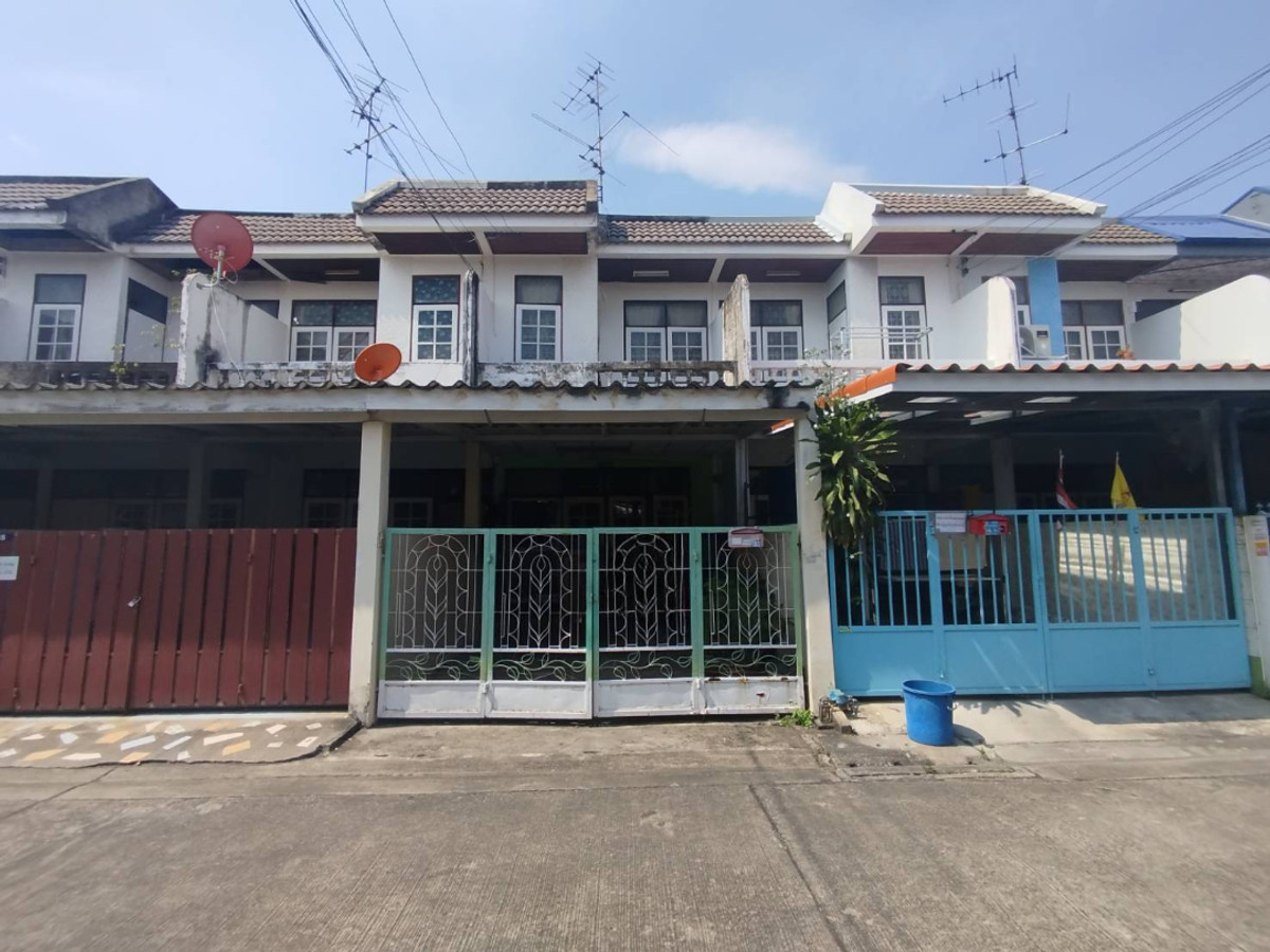 ขายทาวน์เฮ้าส์ หมู่บ้าน ช.รุ่งเรือง 4 ซอยประชาราษฎร์5 17 ตรว. ขายทาวน์เฮ้าส์ หมู่บ้าน ช.รุ่งเรือง 4 ซอยประชาราษฎร์5 17 ตรว.