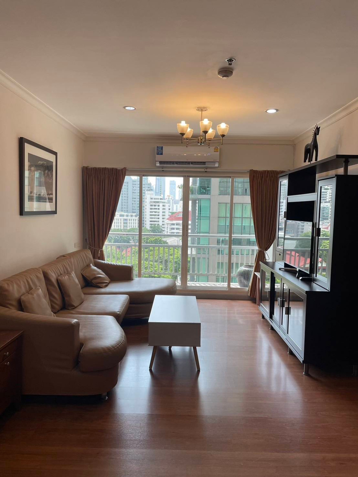 Spacious 120 sq.m. 3BR Condo in Asoke Great Value