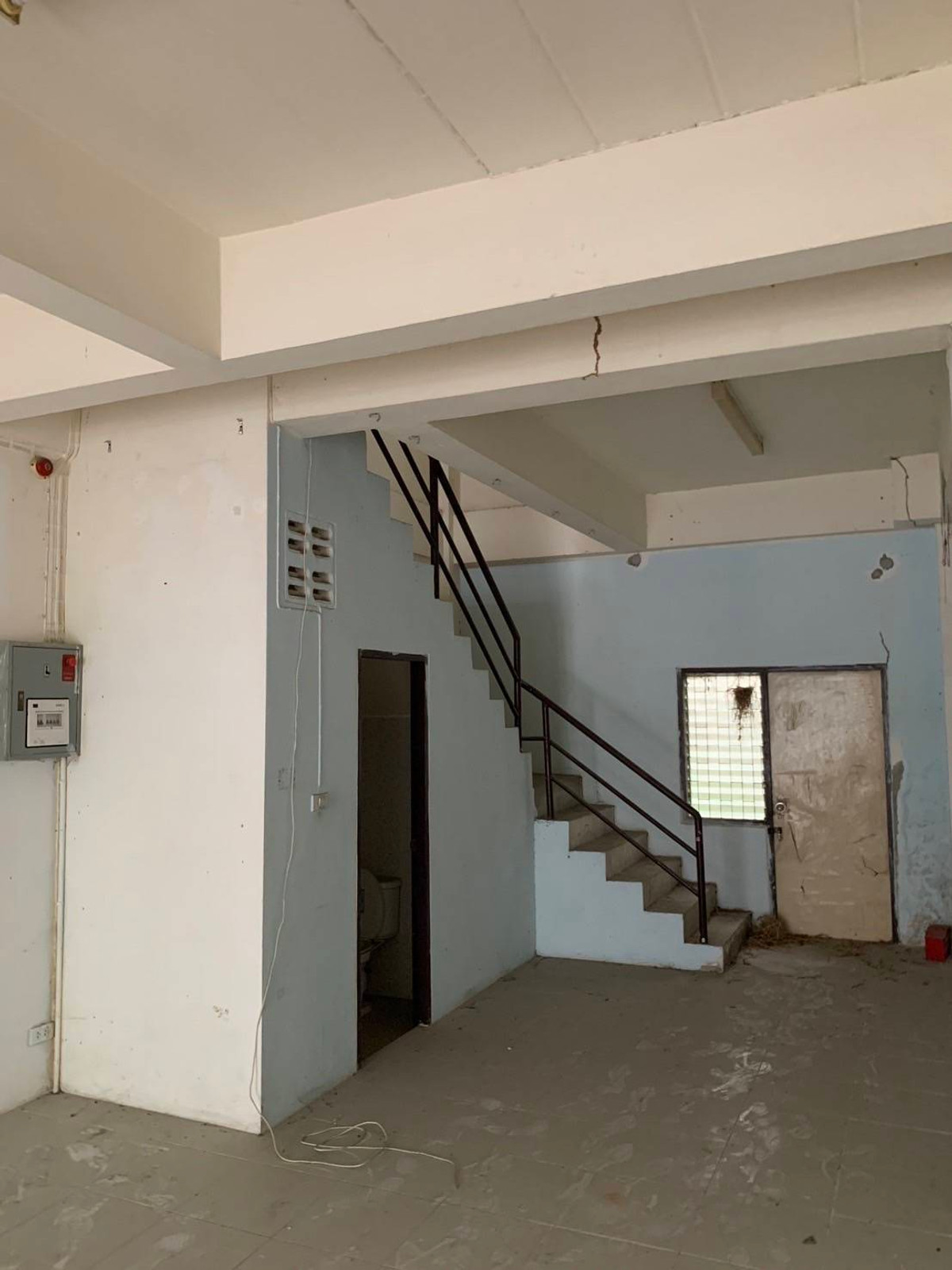 Serious Sale – No Price Games!!! 4-Storey Shophouse for Sale | 1 Unit | 16.6 sq.wah Located opposite Mali Market, Phutthamonthon Sai 4, within Thongkham Plaza Project, Soi 1. Close to major employment areas. Ideal for office use, business premises – รูปที่ 3