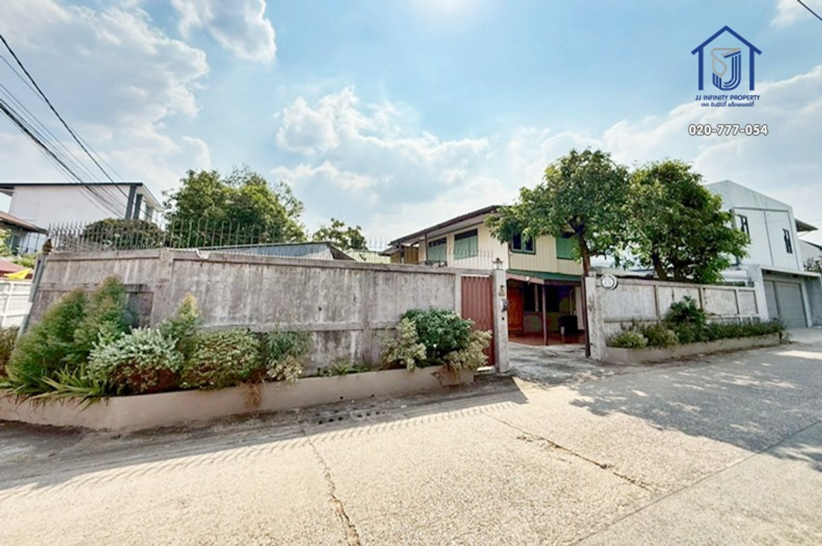 Single house for sale, 99 square wah, Chokchai 4 Road, Soi 84, corner house, near Ramindra Expressway. Single house for sale, 99 square wah, Chokchai 4 Road, Soi 84, corner house, near Ramindra Expressway.