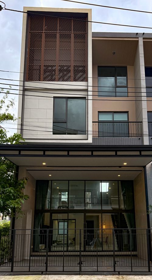 Headquarters Ekamai - Ladprao / 4 Bedrooms (FOR RENT) TPM320